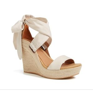 UGG Jules Wedge platform Sandals size 6